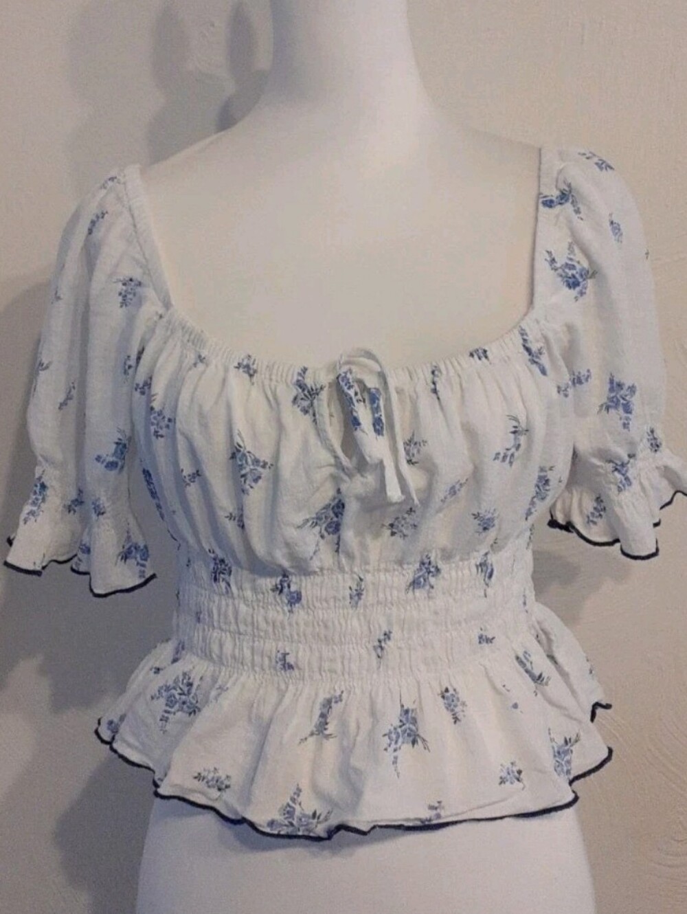 H&M Peplum Cropped Ruffle Puffy Sleeve Smocked Top